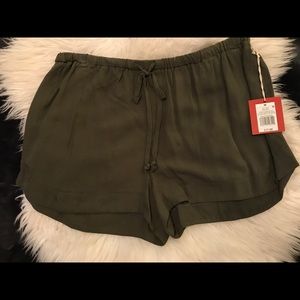 ‼️NEW ITEM‼️ NWT flowy olive green shorts
